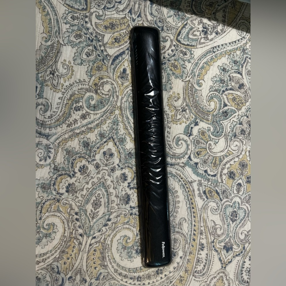 Fellowes gel wrist pad.